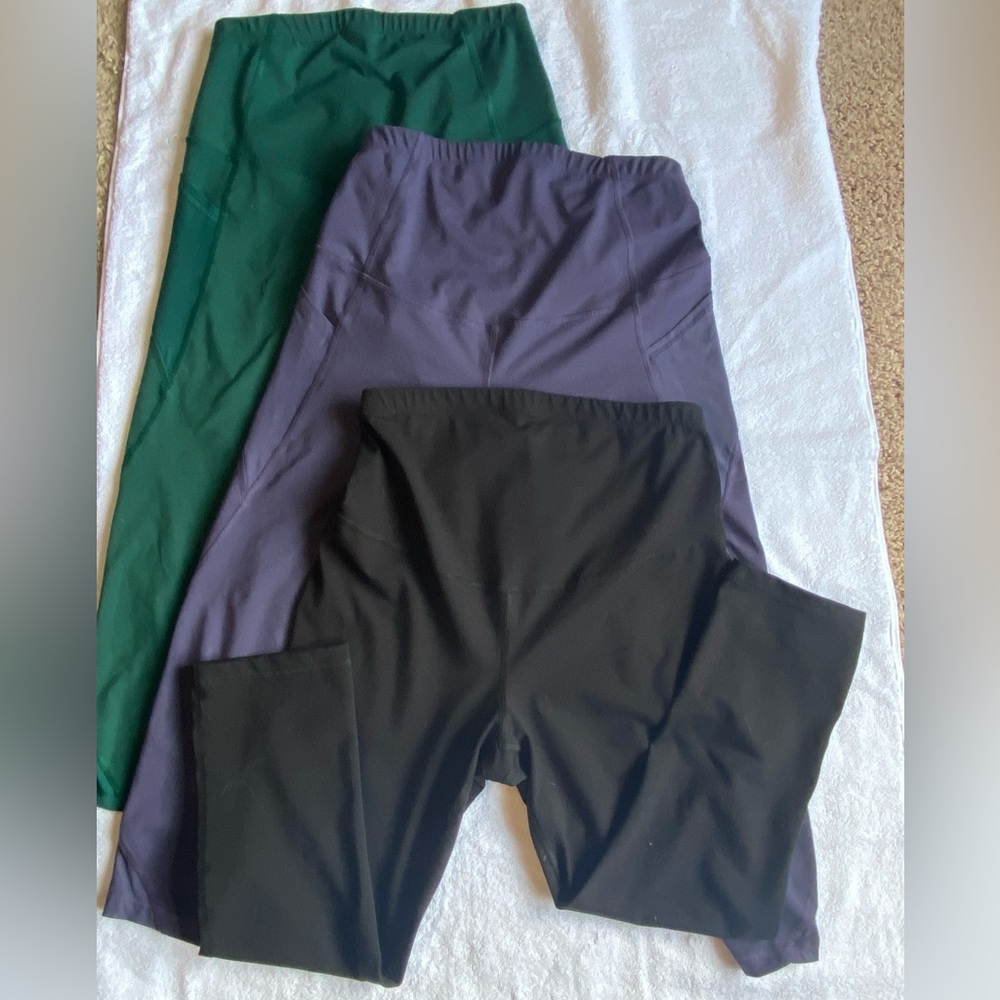 Old Navy GoDry Active Set of 3  High-Waisted Capri Leggings with pockets